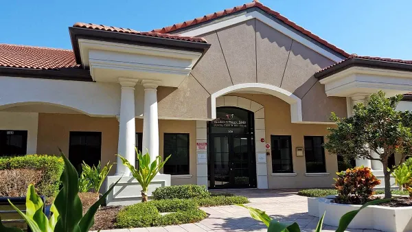 Lakewood Ranch dentist office front entrance